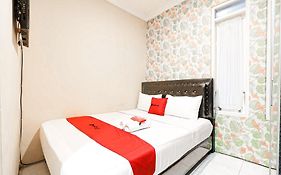 RedDoorz Syariah near Jam Gadang Bukittinggi 2